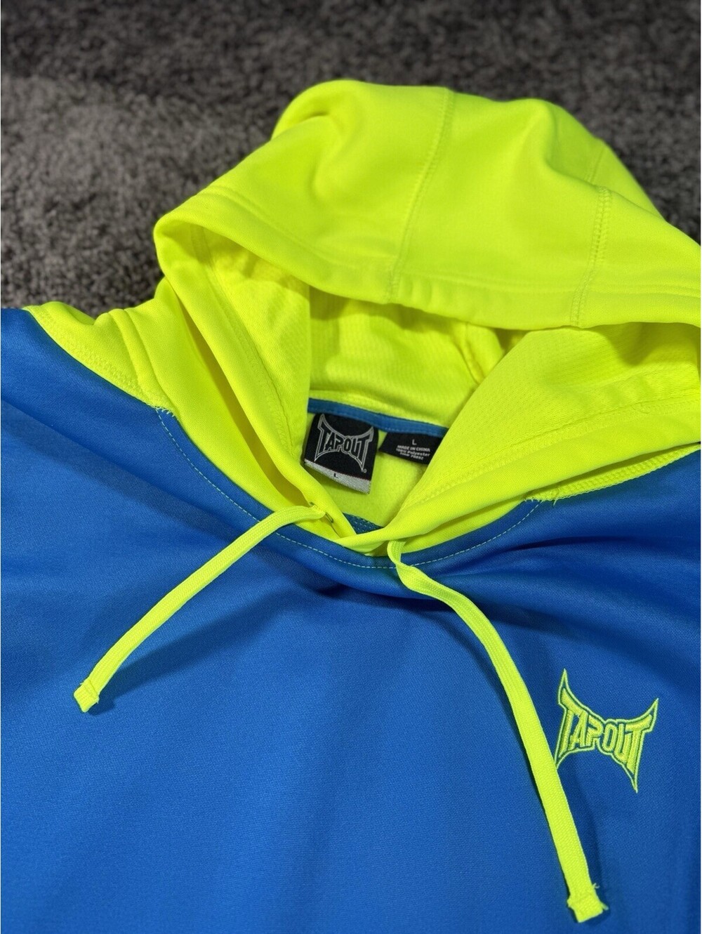 Tapout Hoodie Mens Large Blue Neon Yellow Fleece Pullover Sweatshirt Logo